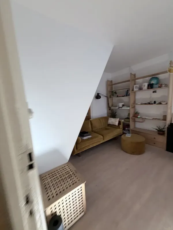 De zolder van Newtonstraat 288A in de huidige staat, met de houten kapconstructie, vóór de verbouwing